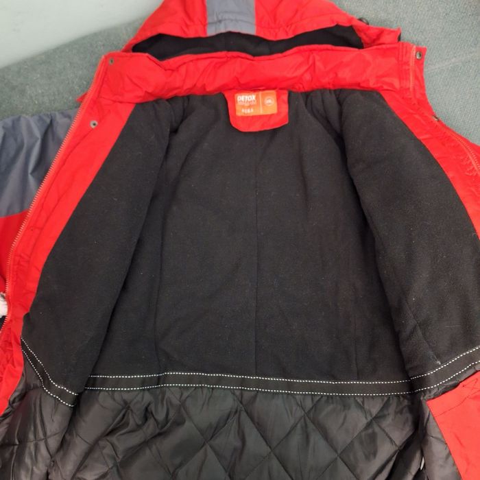 Яке което не пропуска вода.