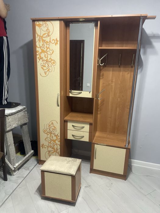 Продам прихожая шкаф