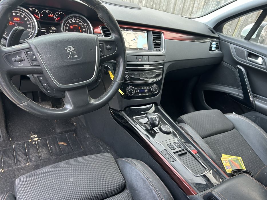 Planșă de bord cu head up display , airbag volan și airbag pasager Peugeot 508