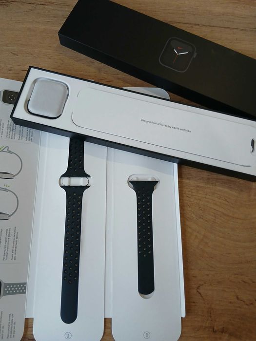 Apple Watch SE 6 Nike Edition