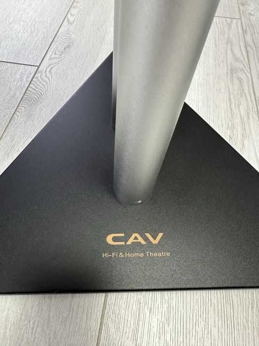 Колонки CAV на стойках