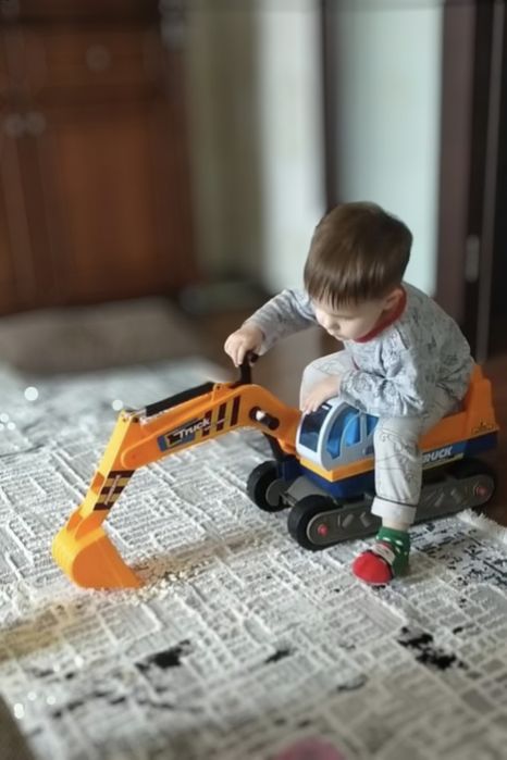 Продам игрушку спецтехника "Экскаватор"