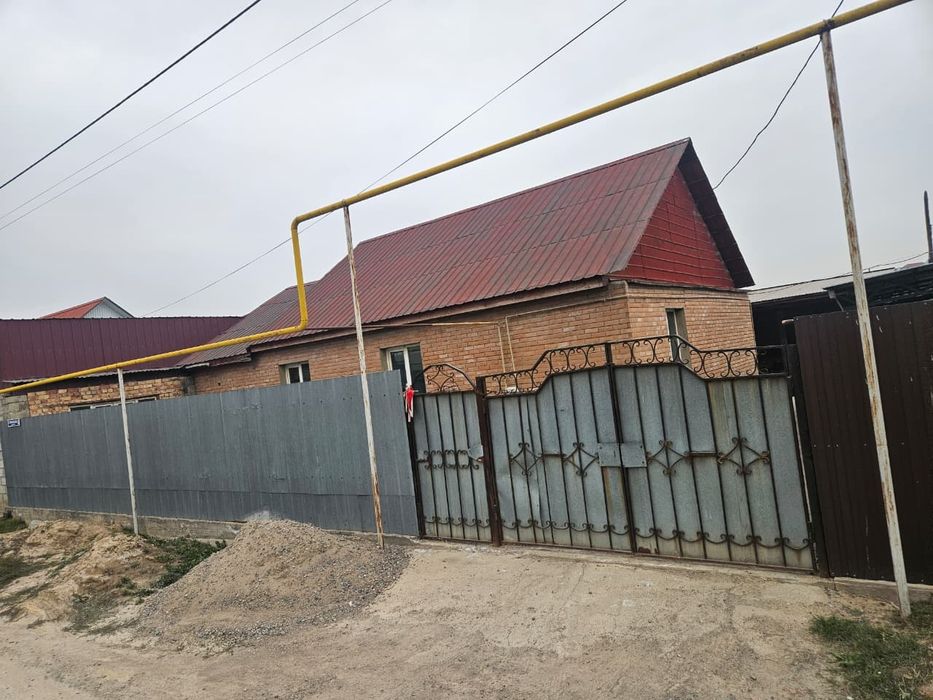 Дом с мебельным цехом