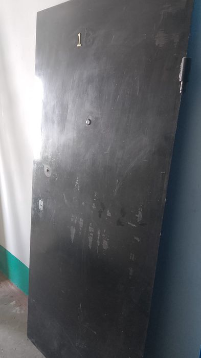 Продам дверь железная