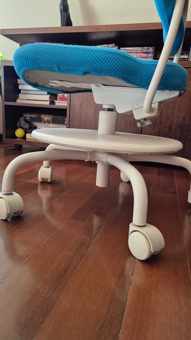 Детски въртящ стол за бюро