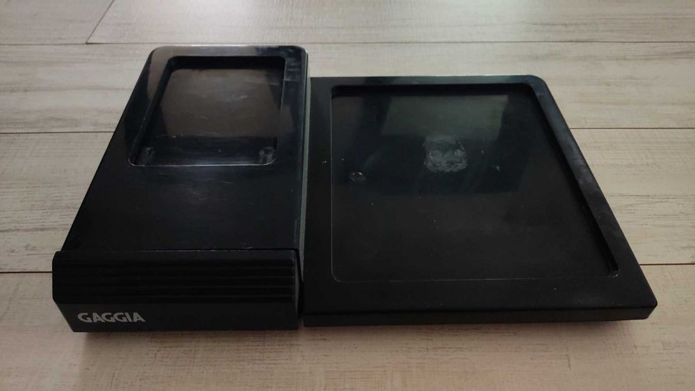 Поставка за кафемашина и кафемелачка Gaggia