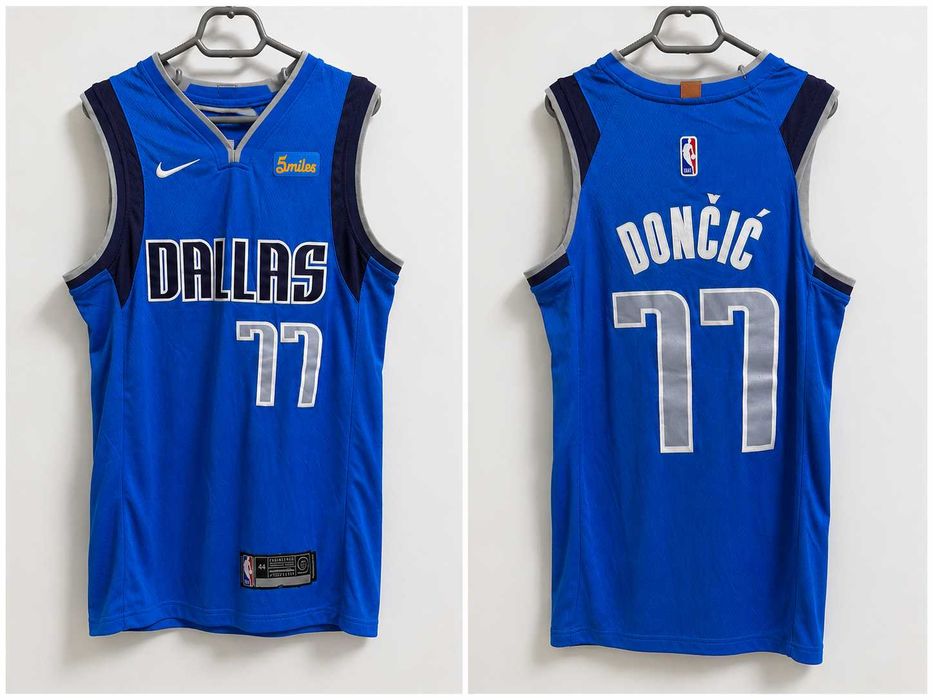 NBA потник на Dallas Mavericks с името на Luka Dončić #77
