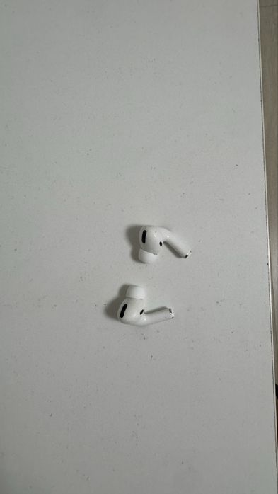 airpods pro два наушника