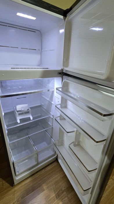 Продам рабочий холодильник самсунг большой