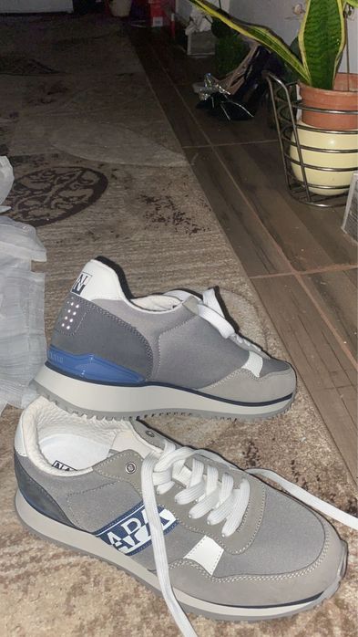 Se vând papuci napapijri