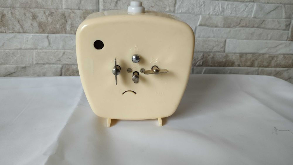 Стар часовник / будилник -Victoria 4 Rubine -Made in Romania - 1970г.