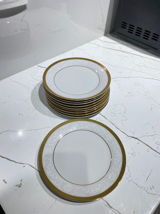 Столовые предметы, тарелки, супница