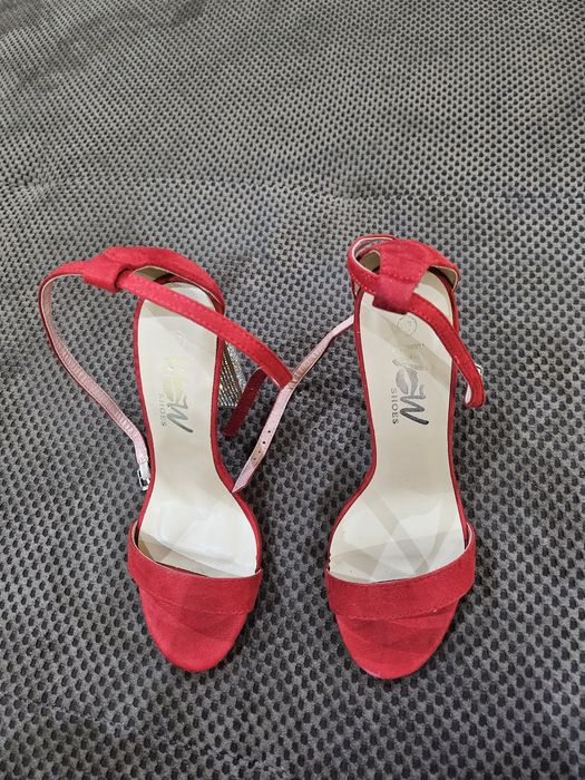 Високи червени сандали с дебел  удобен ток
