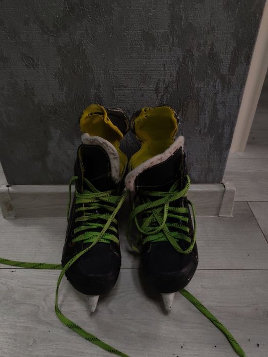 Продам Коньки хоккейные