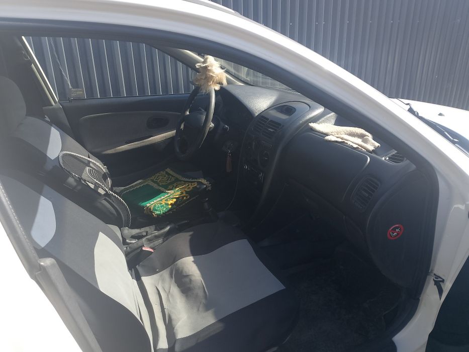 Машина Mitsubishi Carisma