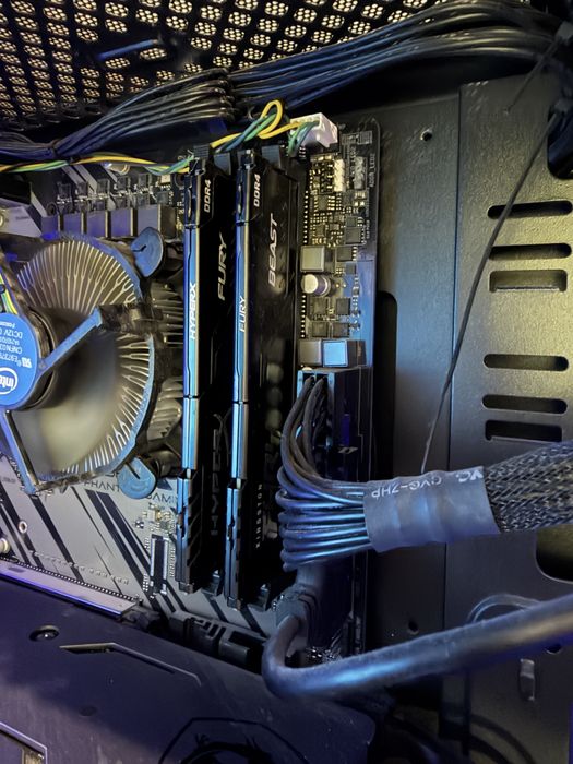 Геймърски компютър i5-10400F / GTX 1660 Gaming X 6GB / 16GB RAM + Монитор AOC 144Hz