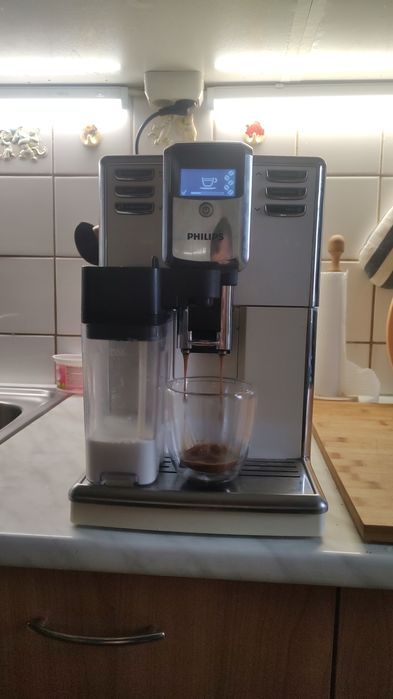 Vând aparat cafea( espressor) Saeco incanto deluxe