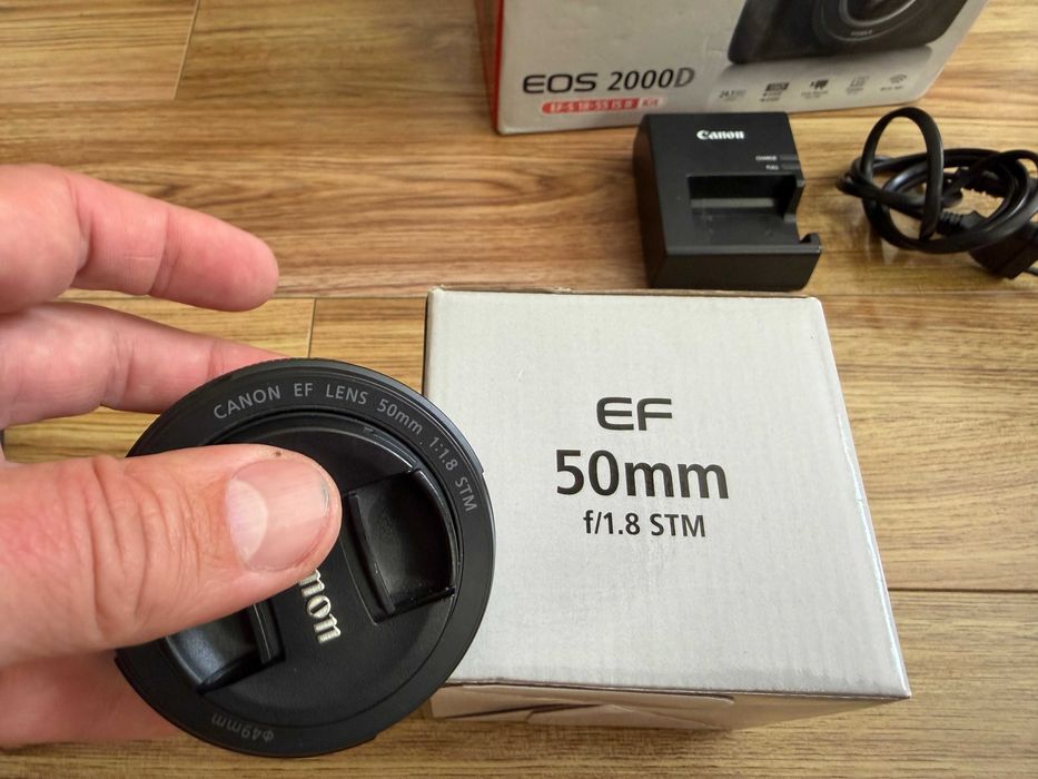 Canon EOS 2000D+Обектив 18-55+Обектив 50mm f/1.8 STM/Пълен комплект