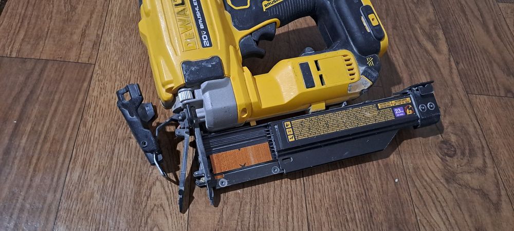 Dewalt DCN623. 23GA PIN NAILER satiladi. Jagday zor. MADE IN MEXICOi