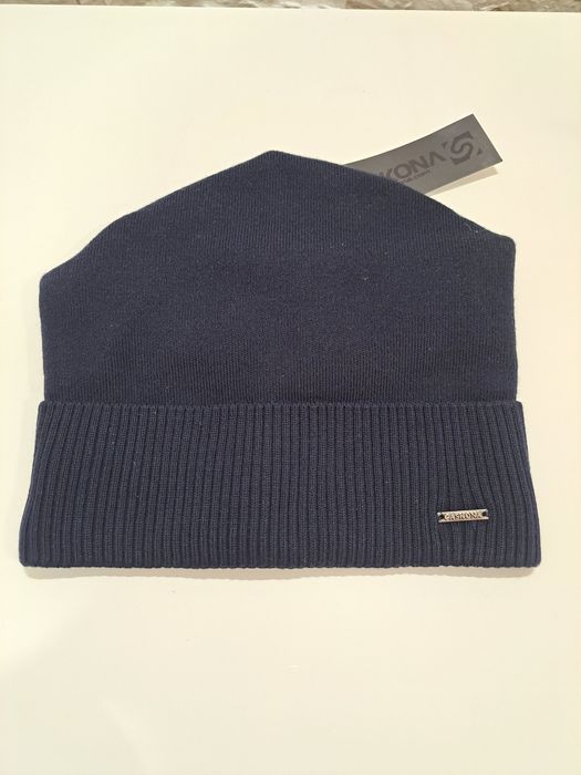 Продадим шапки новые