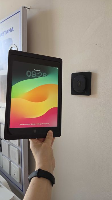 Планшет Apple Ipad + держатель зарядка