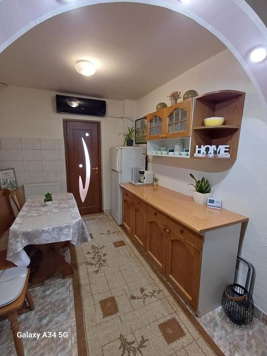 Închiriez apartament 2 CAMERE zona ULTRACENTRALA - 350 euro