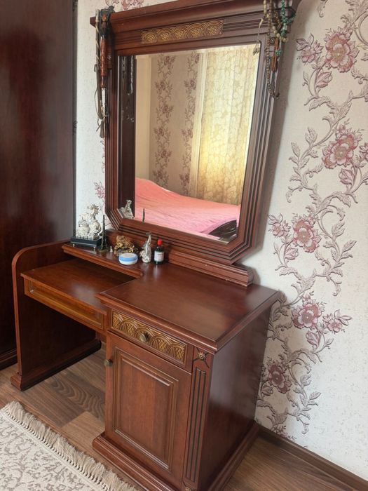 Продам спальный гарнитур