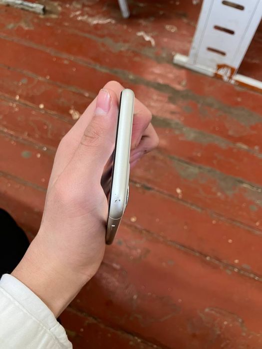 Iphone 11 ozi oq rang
