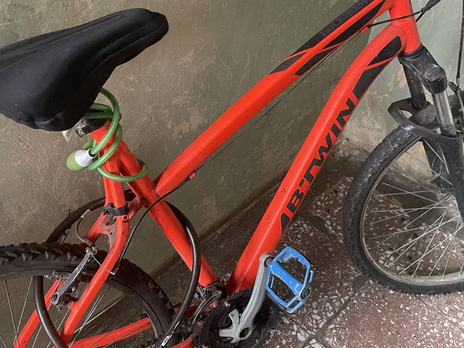 Vand bicicleta cu mici defecte