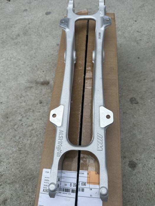 Bmw M5 M6 M8 F90 заден носач