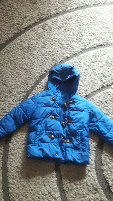 Продам детские куртки.