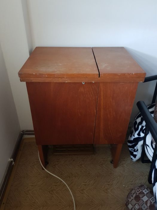 Urgent!!!De vanzare masina de cusut Veronica