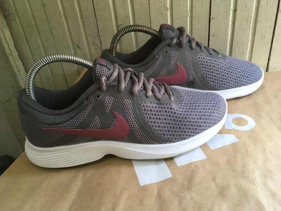 ''Nike Revolution 4''оригинални маратонки 39 номер