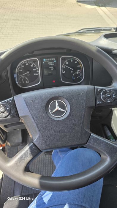 Mercedes Atego basculabil cu macara