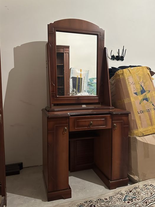 Тумба деревянная с зеркалом