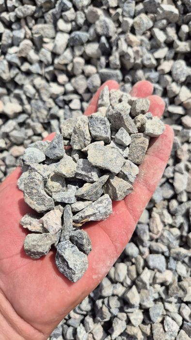 Transport cu bascula de Piatră mica, refuz de ciur,  Pământ, hamuca,nisip,piatră marunta, materiale de constructii