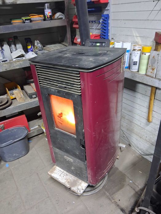 Soba pelet cu ventilatie aer 8 kw