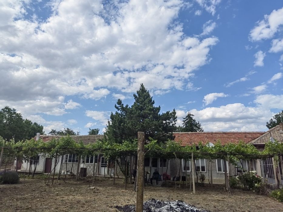 Продавам къща в с. Велино