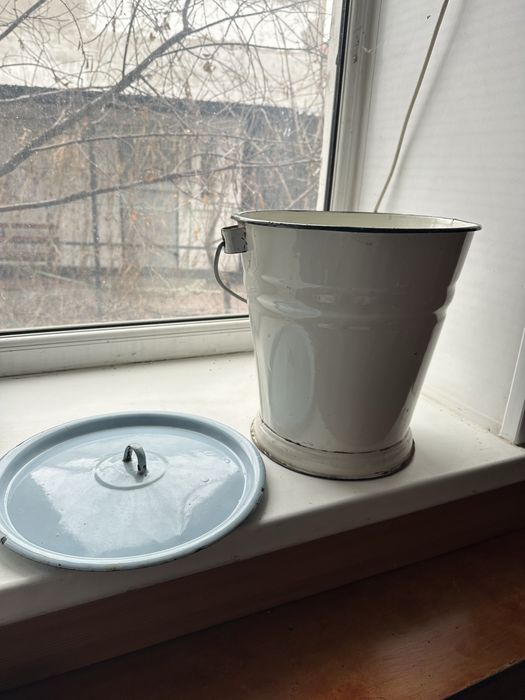 Продам эмалированное ведро
