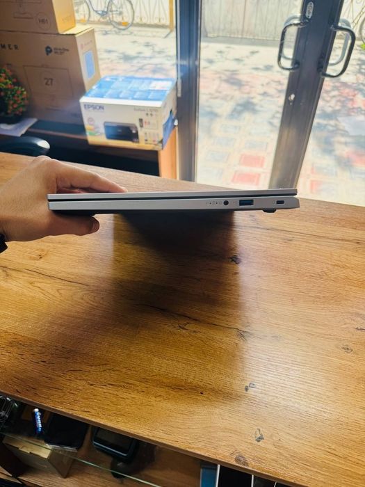 Yangidek Acer i3 13-avlod noutbuk