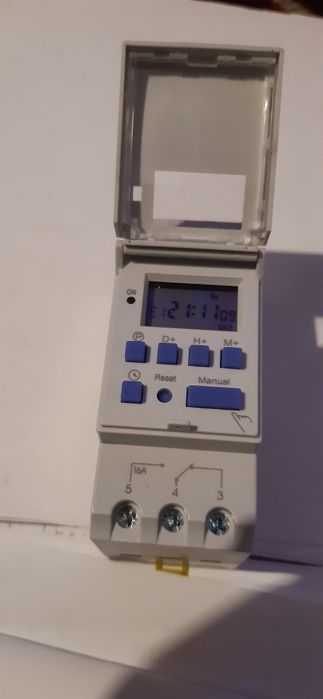 Vând comutator temporizator  .