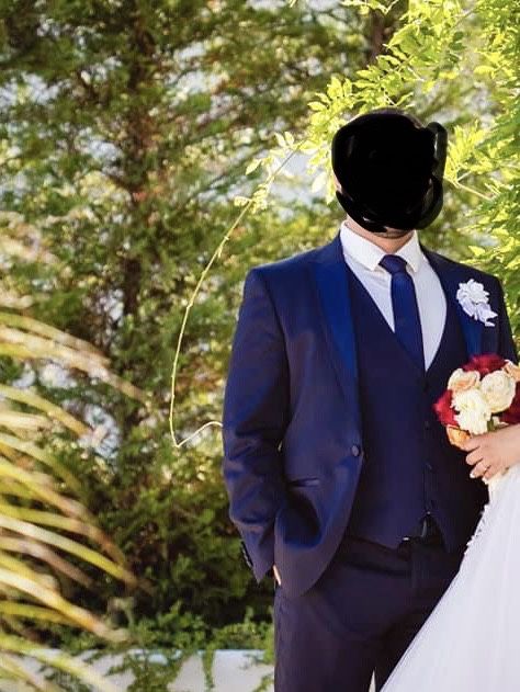 Официален костюм