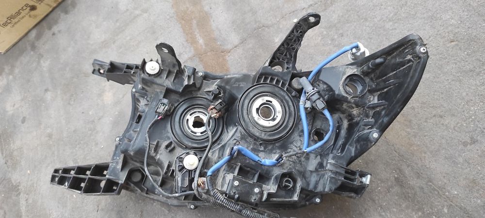 Land cruiser б\у правая сторона фара