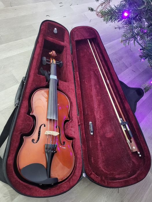 Vioară Flame,  mărimea 1/2, incluse: cutia și corzi de rezervă