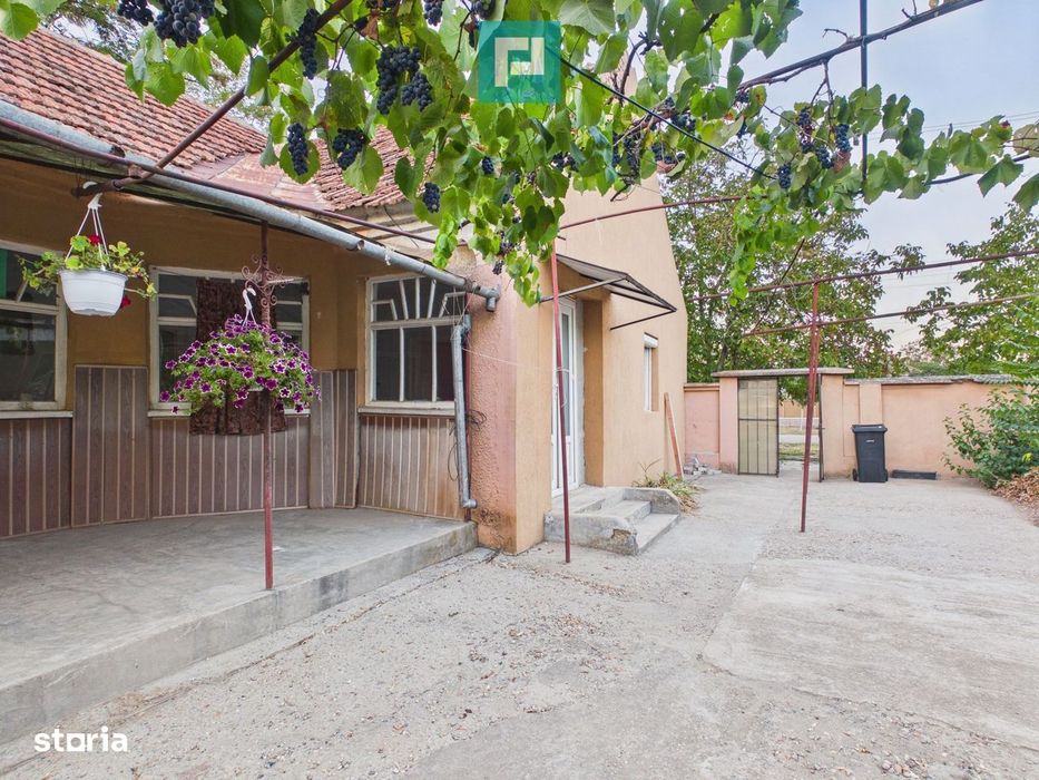 Casă  2 corpuri și 4 camere teren 1440 mp în Macea
