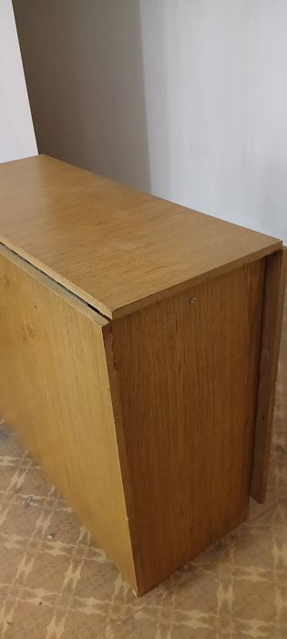 Продам трюмо-трильяж и стол-книжку