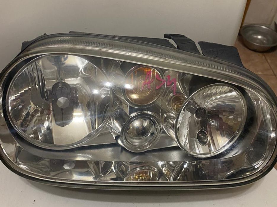 Фольксваген Гольф 4. Фара. ПРАВАЯ. Оригинал. Из Японии