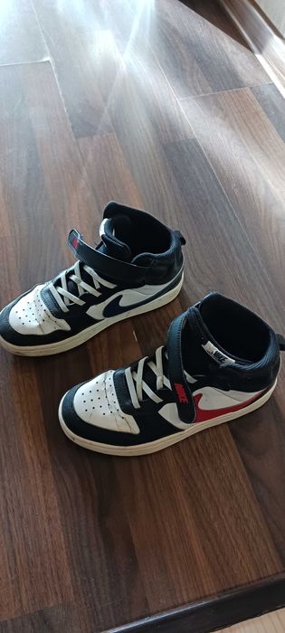 Маратонки много запазени със нормални следи от употреба