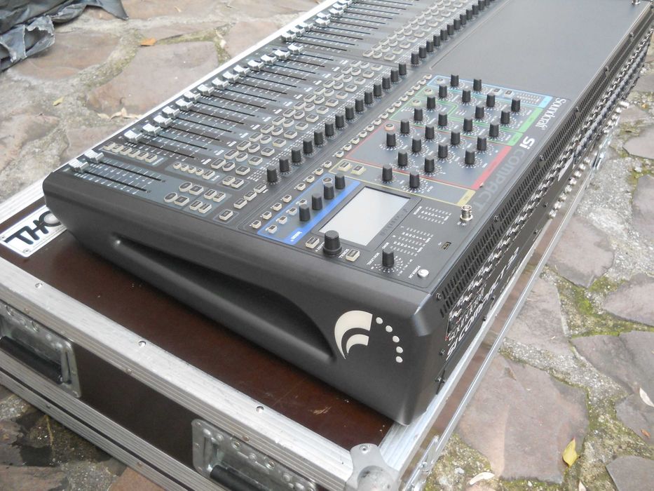 Soundcraft digital SI Compact 32