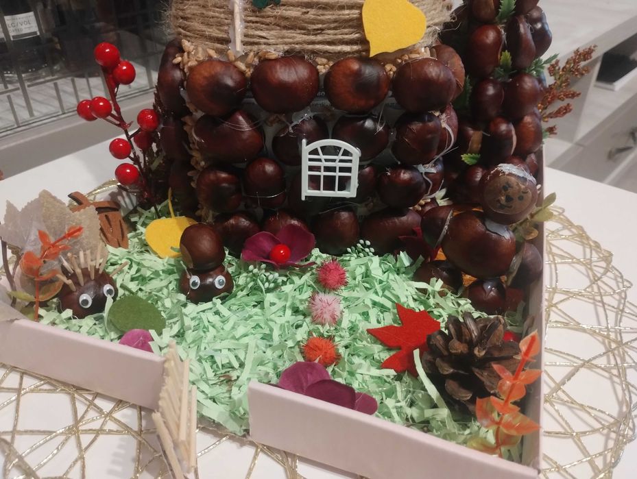 Casuta din castane (handmade)